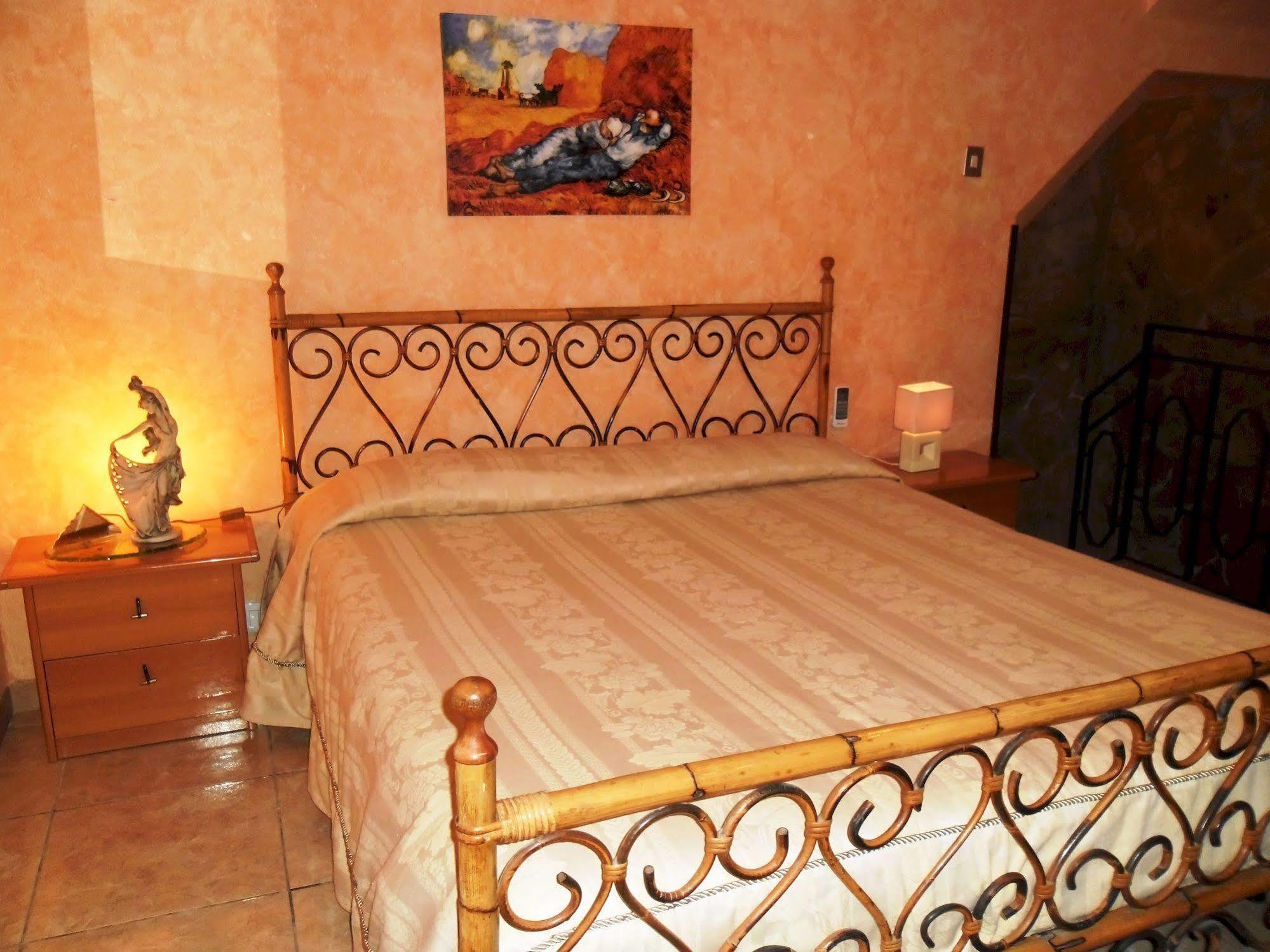 Girosa Bed & Breakfast 2*